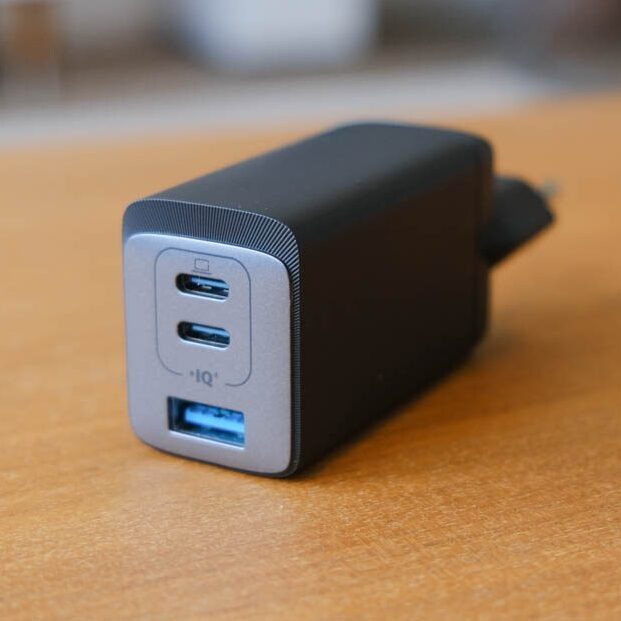 Anker 735 Charger GaNPrime 65W Anschlüsse mit USB-C und USB-A